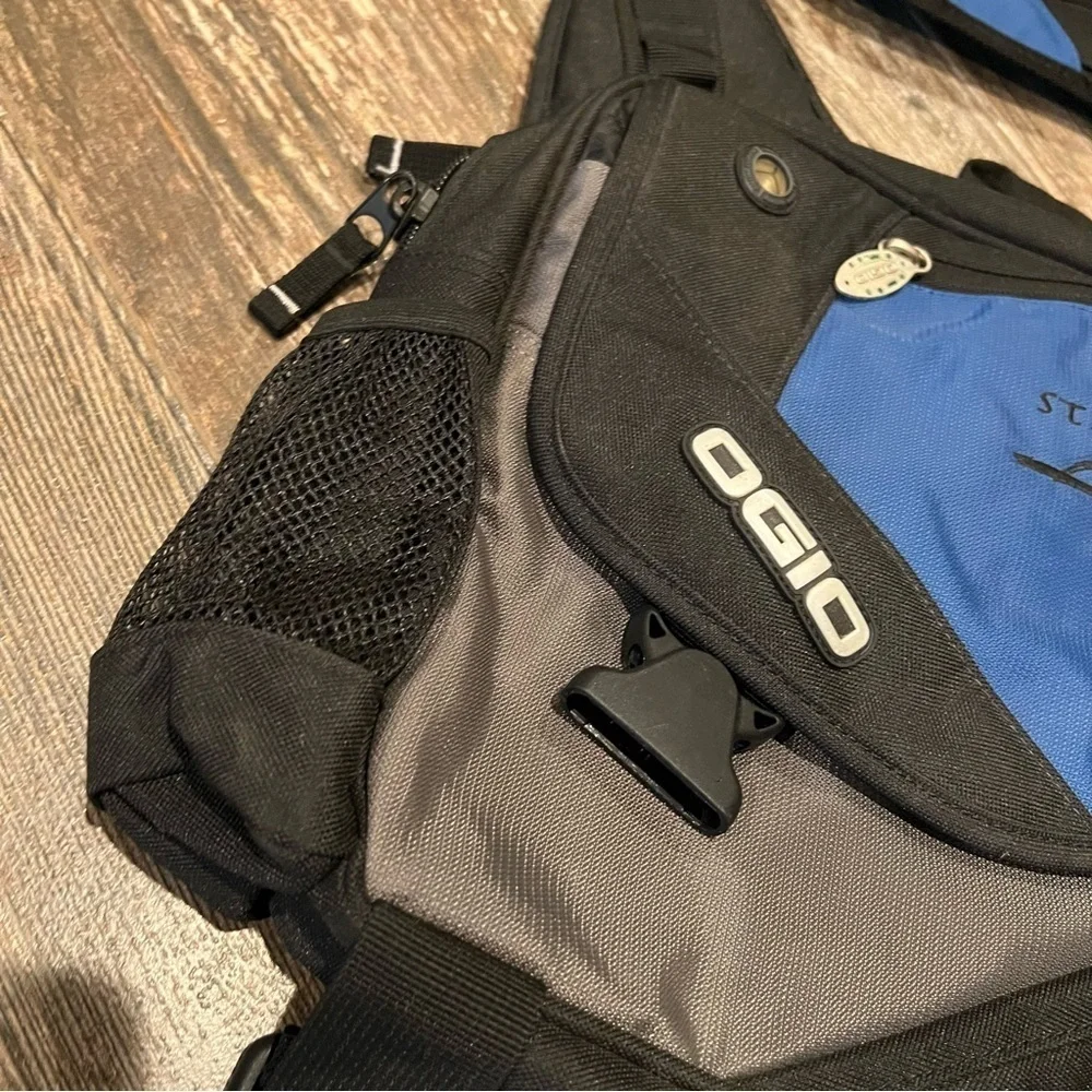 Ogio Hiphop Black Blue Messenger Bag St. John Winners Circle 2006